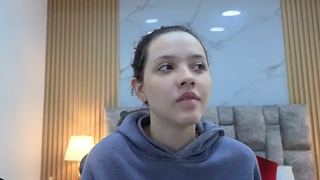 Snapshot of angel__kiss chatting on February 22, 12:47 pm angel kiss online show from February 22, 12:47 pm