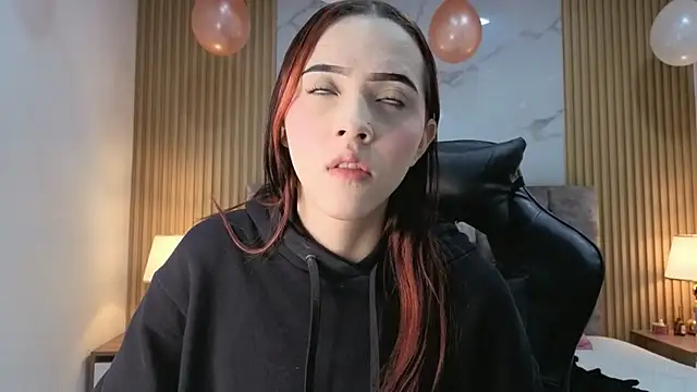 Snapshot of angel__kiss chatting on February 28, 11:33 am angel kiss online show from February 28, 11:33 am