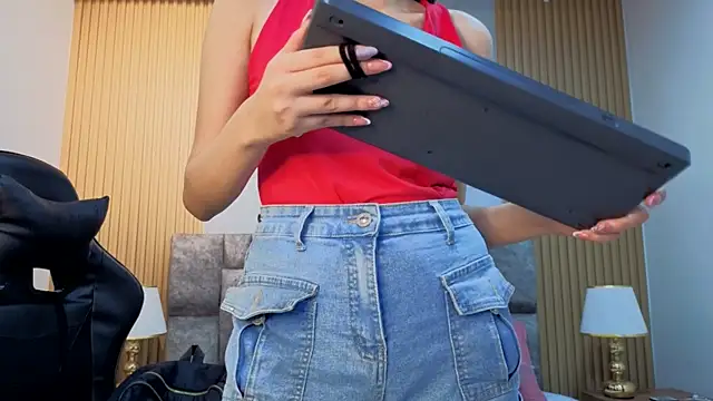 Snapshot of angel__kiss chatting on March 15, 11:27 am angel kiss online show from March 15, 11:27 am