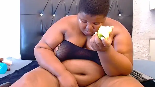 Snapshot of LadyBear2002 chatting on March 15, 6:25 pm LadyBear2002 online show from March 15, 6:25 pm