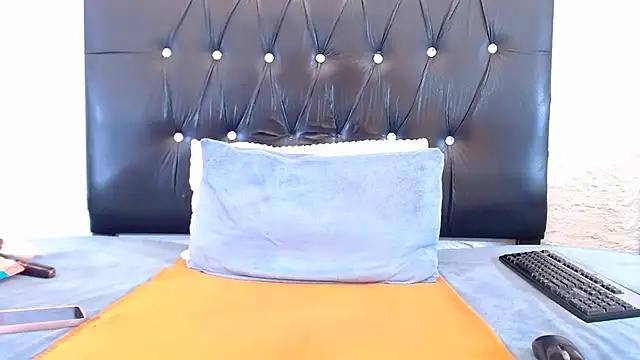 Snapshot of LadyBear2002 chatting on March 27, 5:01 pm LadyBear2002 online show from March 27, 5:01 pm