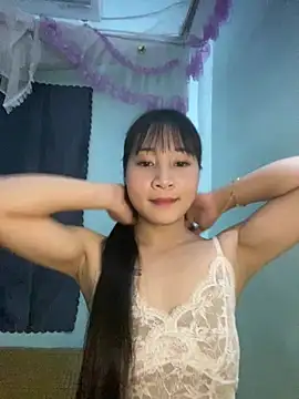Snapshot of banlinh004 chatting on June 17, 2:40 pm banlinh004 online show from June 17, 2:40 pm