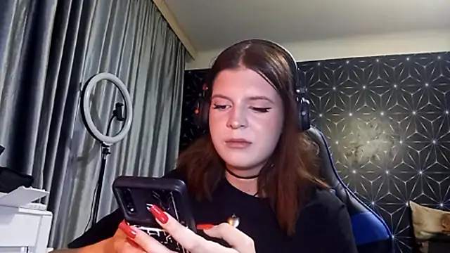 Snapshot of LissaKradfer chatting on October 3, 1:08 pm LissaKradfer online show from October 3, 1:08 pm