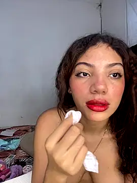 Snapshot of Azza__Slimene chatting on October 2, 2:13 pm Azza Slimene online show from October 2, 2:13 pm