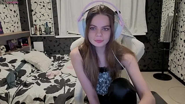 Snapshot of xAlisontiny chatting on March 7, 8:50 pm xAlisontiny online show from March 7, 8:50 pm