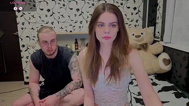 Snapshot of xAlisontiny chatting on April 6, 9:05 pm xAlisontiny online show from April 6, 9:05 pm