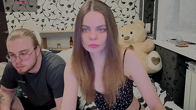 Snapshot of xAlisontiny chatting on April 10, 7:51 pm xAlisontiny online show from April 10, 7:51 pm
