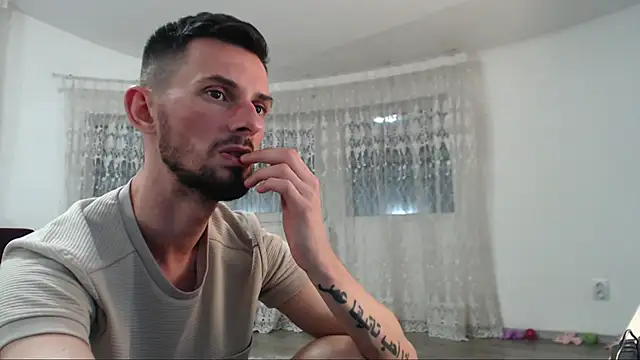 Snapshot of Tom_michaelx chatting on October 2, 5:20 pm Tom michaelx online show from October 2, 5:20 pm