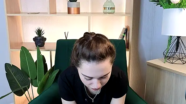 Snapshot of FrankieViall chatting on October 3, 11:07 am FrankieViall online show from October 3, 11:07 am