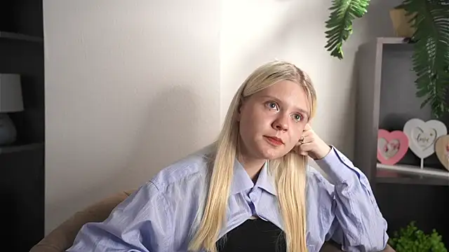 Snapshot of AngelDiesel chatting on October 6, 5:27 am AngelDiesel online show from October 6, 5:27 am