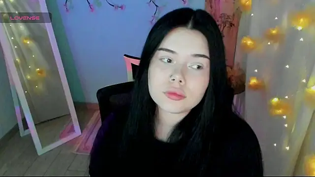 Snapshot of Mona_Esty chatting on August 6, 6:26 am Mona Esty online show from August 6, 6:26 am