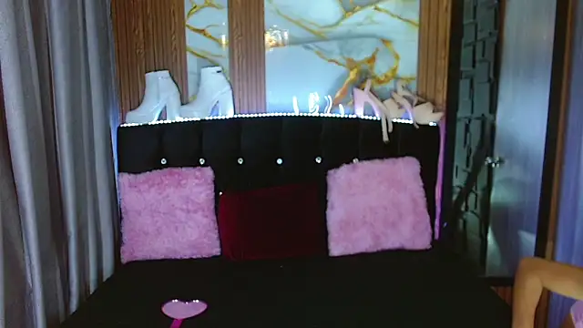 sthephylittle online show from February 10, 8:24 pm