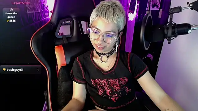 lunarichy22 online show from December 16, 10:15 pm