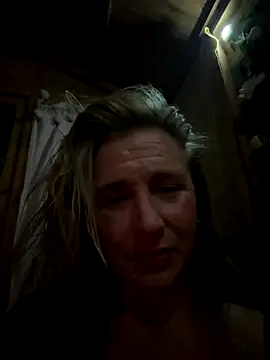 Snapshot of MimiMaee chatting on October 5, 9:24 pm MimiMaee online show from October 5, 9:24 pm
