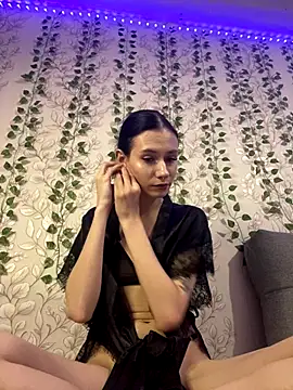 Kisa-Lisa  online show from November 3, 3:57 pm