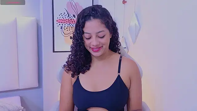 CamilaLevy online show from May 15, 12:34 pm