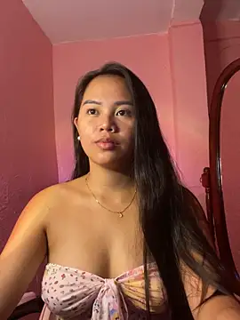 Snapshot of Funtasee_Andi chatting on April 13, 8:03 pm Funtasee Andi online show from April 13, 8:03 pm