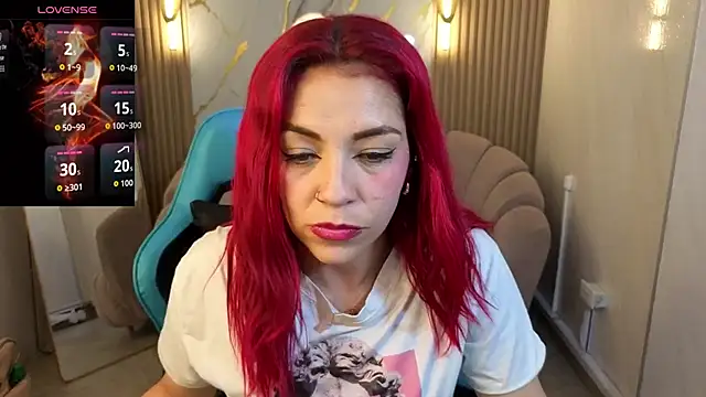 Snapshot of Maily_b chatting on October 2, 8:27 pm Maily b online show from October 2, 8:27 pm