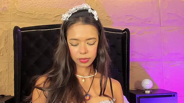 naomi hill1 online show from December 4, 10:18 pm