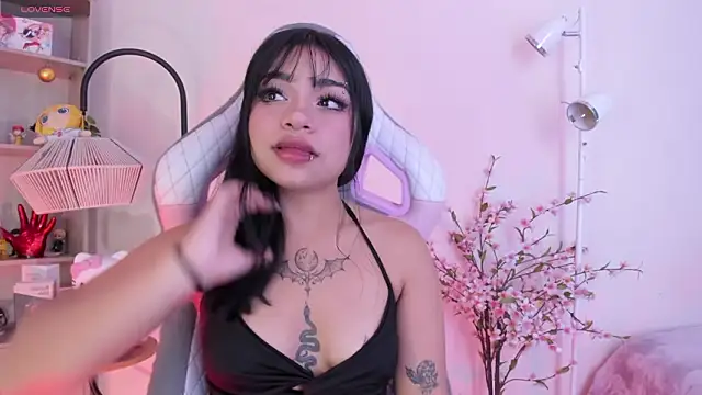 Snapshot of emma_soffia chatting on February 26, 3:44 pm emma soffia online show from February 26, 3:44 pm