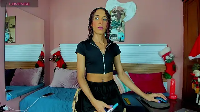 Snapshot of Tiffannydoll99 chatting on December 18, 7:53 pm Tiffannydoll99 online show from December 18, 7:53 pm