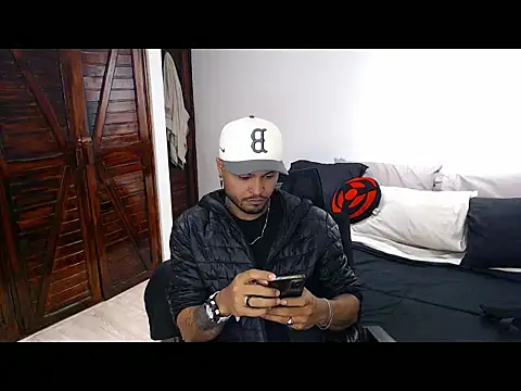 Snapshot of daniel_517 chatting on October 6, 3:15 am daniel 517 online show from October 6, 3:15 am