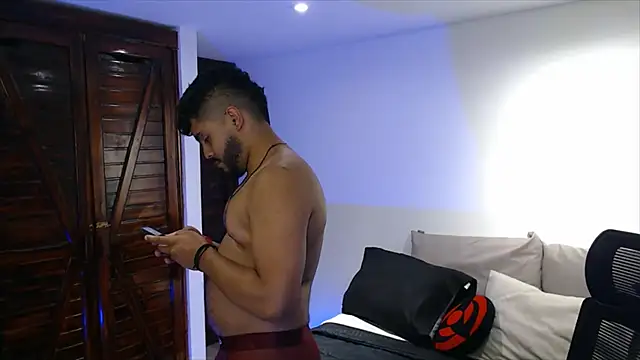 Snapshot of kevyn_Stone chatting on October 9, 11:36 pm kevyn Stone online show from October 9, 11:36 pm