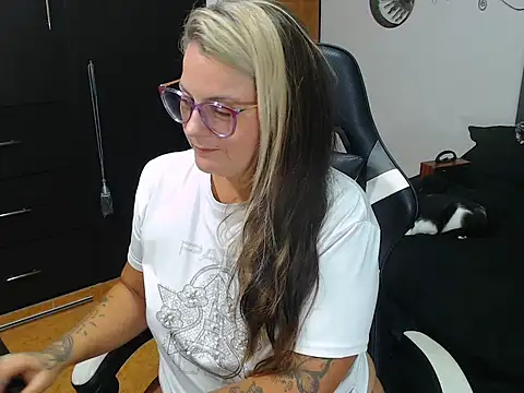 perlagoloza05 online show from October 23, 3:39 am