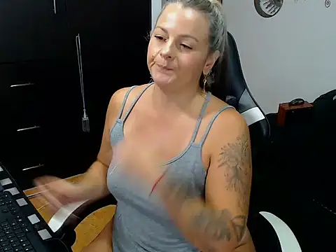 perlagoloza05 online show from October 24, 3:36 am