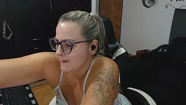 perlagoloza05 online show from November 11, 2:55 am