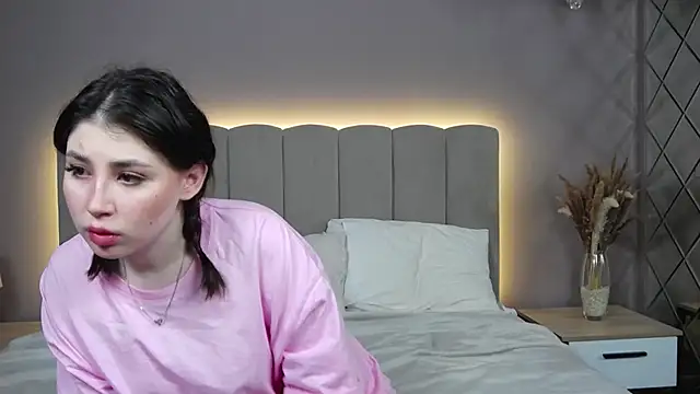 DianaMello online show from October 19, 4:02 am