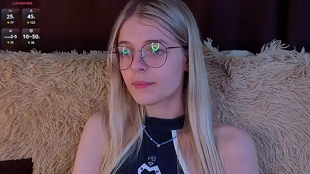 MonicaShiny online show from November 19, 7:25 pm