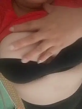 Snapshot of Suem99 chatting on October 9, 6:44 am Suem99 online show from October 9, 6:44 am