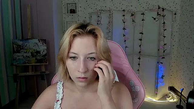 Snapshot of Emma_Garcias chatting on October 3, 12:24 pm Emma Garcias online show from October 3, 12:24 pm
