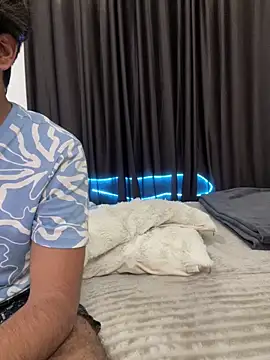 vickyandtania online show from February 11, 4:56 pm