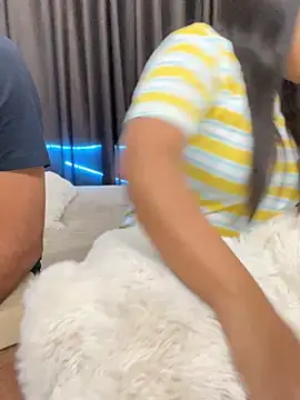 vickyandtania online show from February 21, 5:14 pm