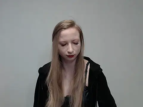 sophieryder online show from April 4, 8:12 am