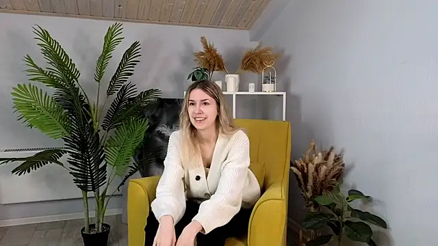 Snapshot of RoxaneDuperre chatting on October 4, 7:17 am RoxaneDuperre online show from October 4, 7:17 am