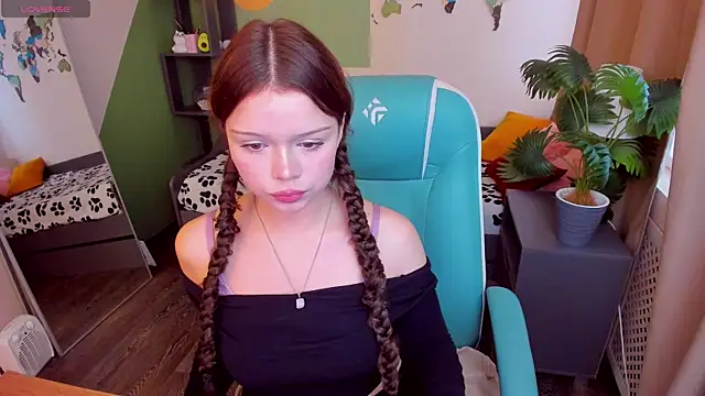 Snapshot of Sarah_babyyy chatting on October 4, 6:22 am Sarah babyyy online show from October 4, 6:22 am