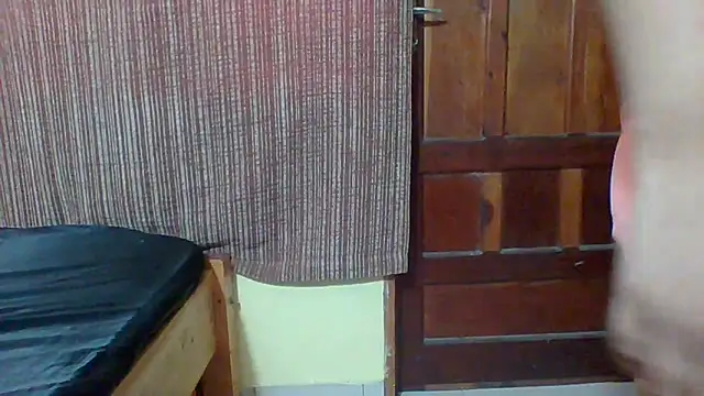 Snapshot of JuicyVixen_ chatting on March 14, 8:20 am JuicyVixen online show from March 14, 8:20 am