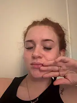 Snapshot of xoElle31 chatting on October 8, 8:17 pm xoElle31 online show from October 8, 8:17 pm