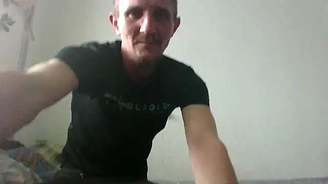 Snapshot of Twolatte1520 chatting on April 1, 12:50 pm Twolatte1520 online show from April 1, 12:50 pm