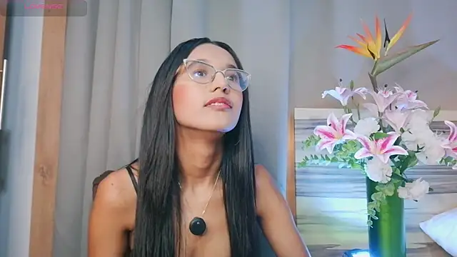 luna valen online show from May 10, 4:39 am