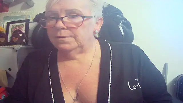 Playful MILF Demi online show from April 11, 4:22 pm