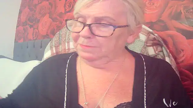 Playful MILF Demi online show from May 4, 12:01 pm