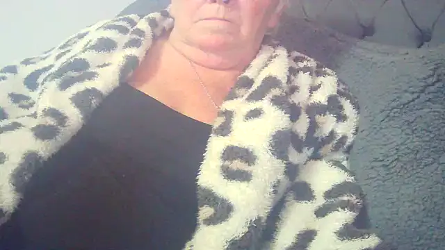 Playful MILF Demi online show from May 8, 9:42 pm