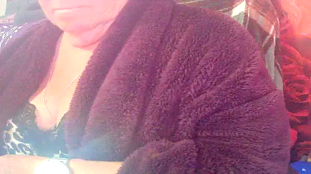 Playful MILF Demi online show from May 10, 6:35 pm