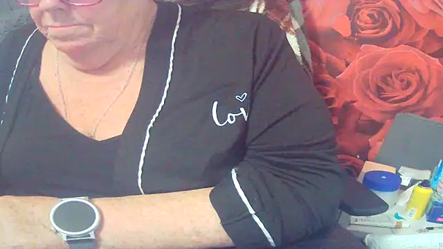 Playful MILF Demi online show from May 13, 9:11 pm