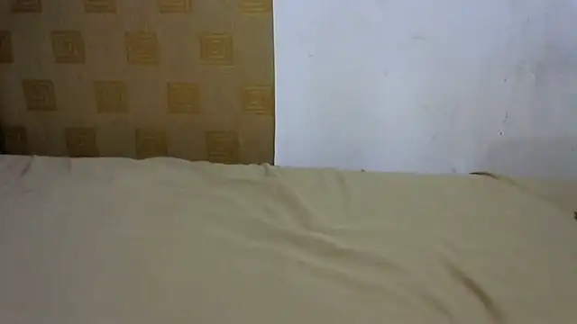 Snapshot of KinkyHalo chatting on October 4, 6:44 am KinkyHalo online show from October 4, 6:44 am
