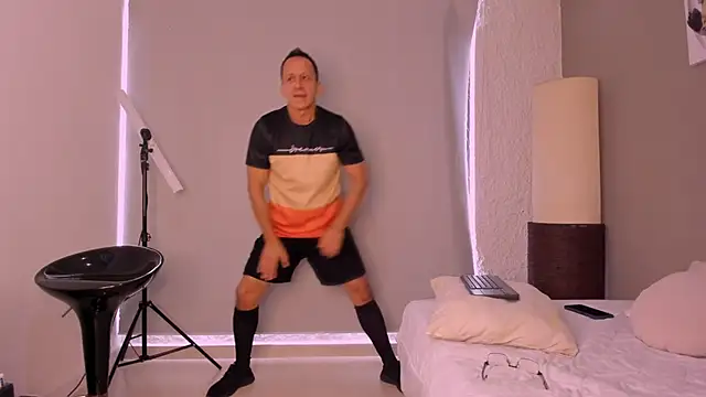  axelking  online show from October 11, 12:04 pm